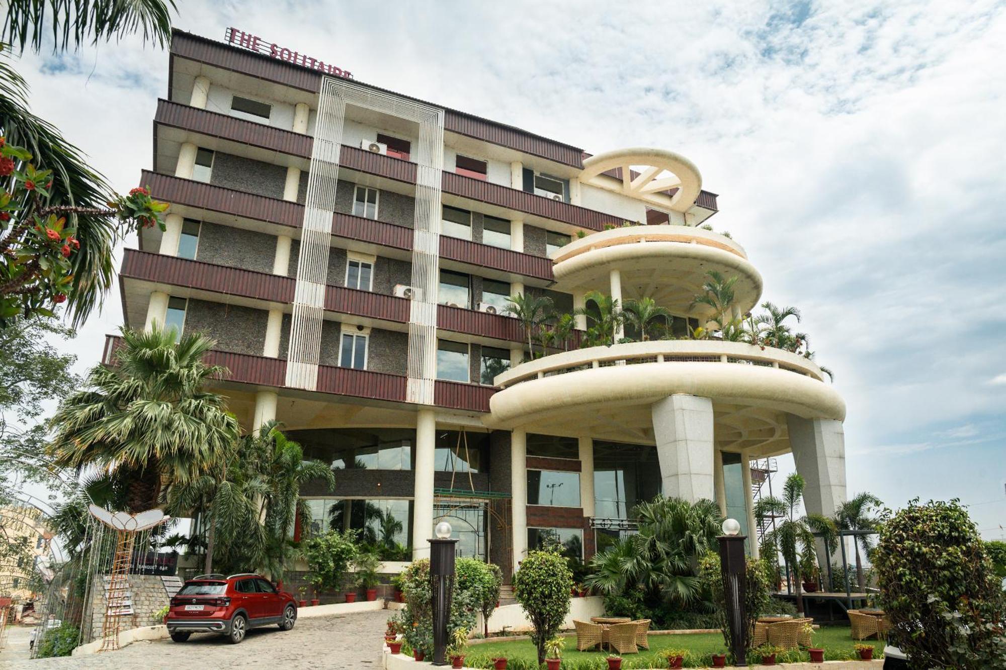 The Solitaire Dehradun Exteriör bild